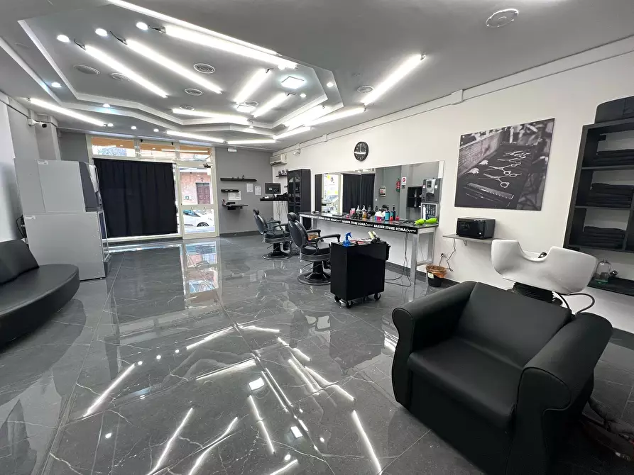 Immagine 3 di Attività commerciale in vendita  in Via Provinciale Capena 31 a Capena