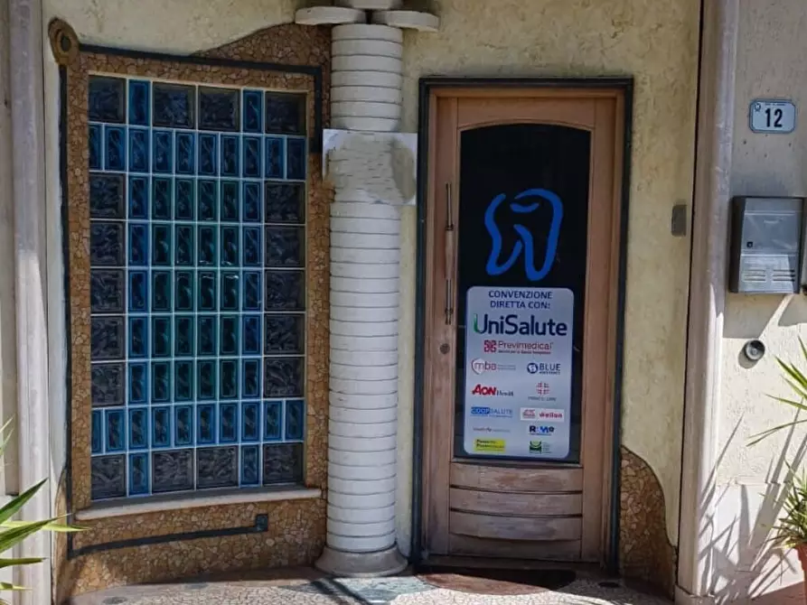 Immagine 2 di Locale commerciale in affitto  a Fara In Sabina