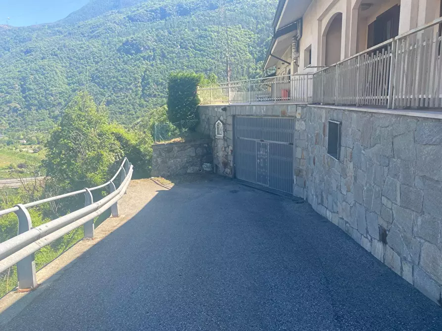 Immagine 8 di Garage in vendita  in via Tornafol a Chatillon