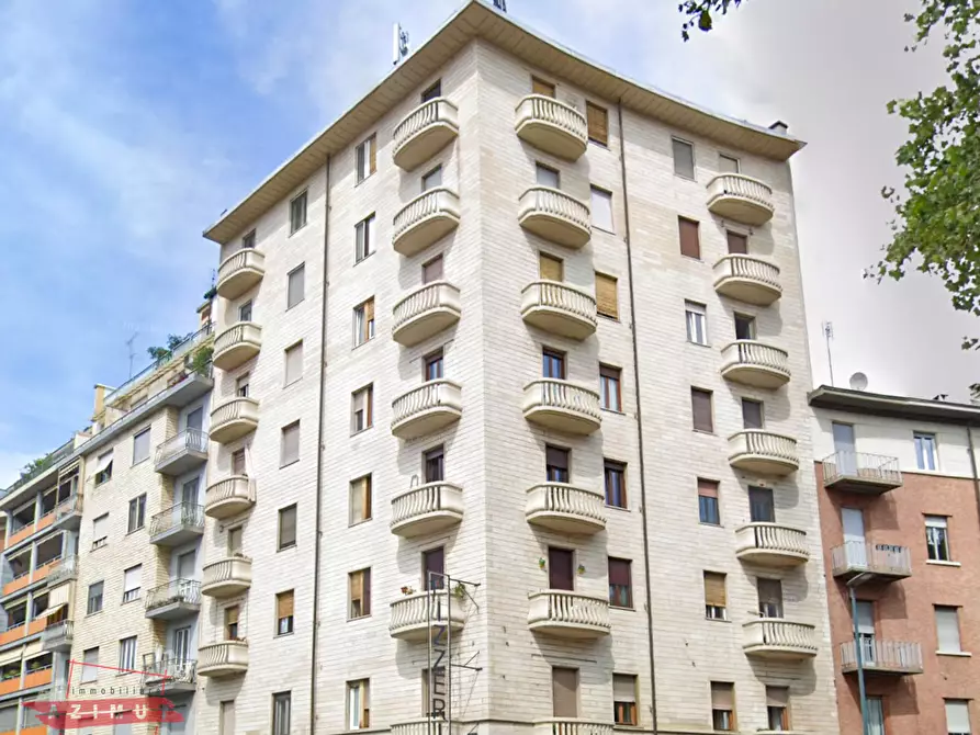 Immagine 1 di Bilocale in vendita  in Piazza Generale Carlo di Robilant 8 a Torino