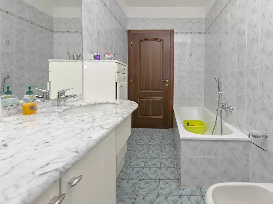 Immagine 25 di Quadrilocale in vendita  in strada del villaretto 204 a Torino