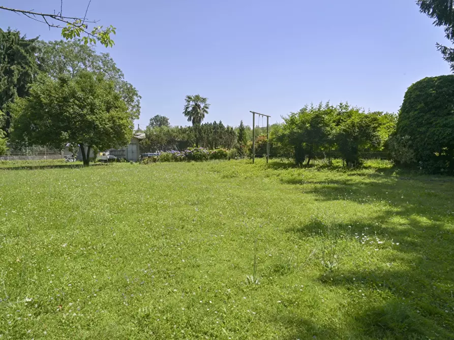 Immagine 38 di Villa in vendita  in via IV Novembre 22 a Strambino