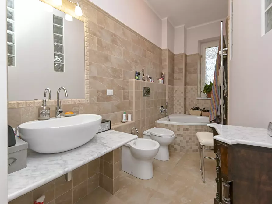 Immagine 29 di Quadrilocale in vendita  in via trecate 15 a Torino