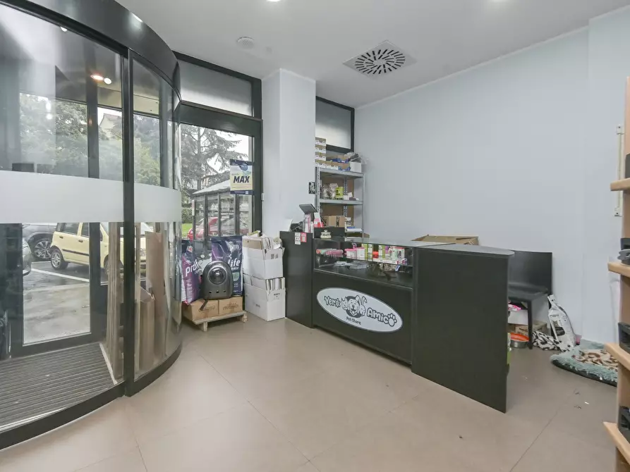 Immagine 7 di Locale commerciale in affitto  in piazza respighi 5 a Torino