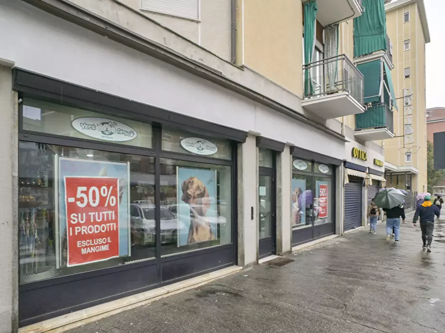 Immagine 4 di Locale commerciale in affitto  in piazza respighi 5 a Torino