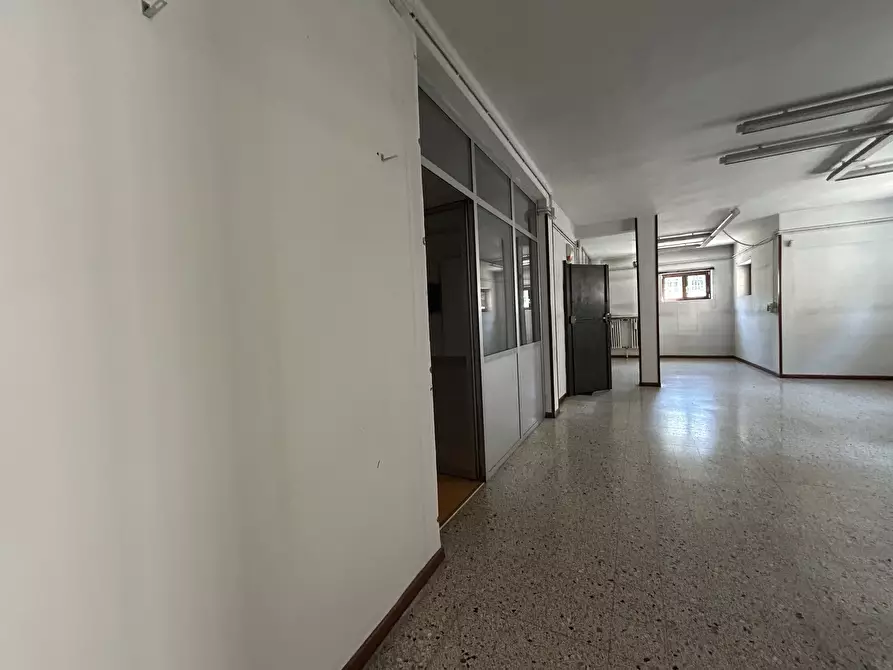 Immagine 7 di Locale commerciale in affitto  in Via Pietrino Belli 65 a Torino