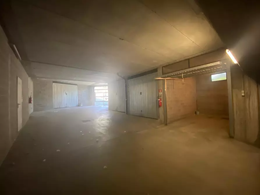 Immagine 7 di Garage in vendita  in via Tornafol a Chatillon