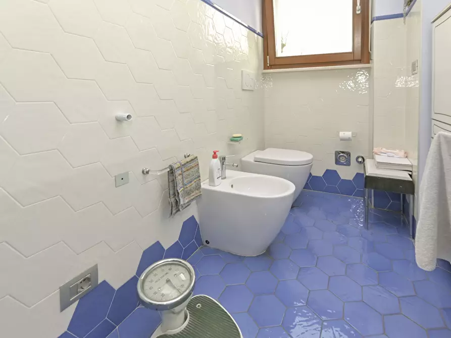 Immagine 23 di Pentalocale in vendita  in Via Trana a Torino