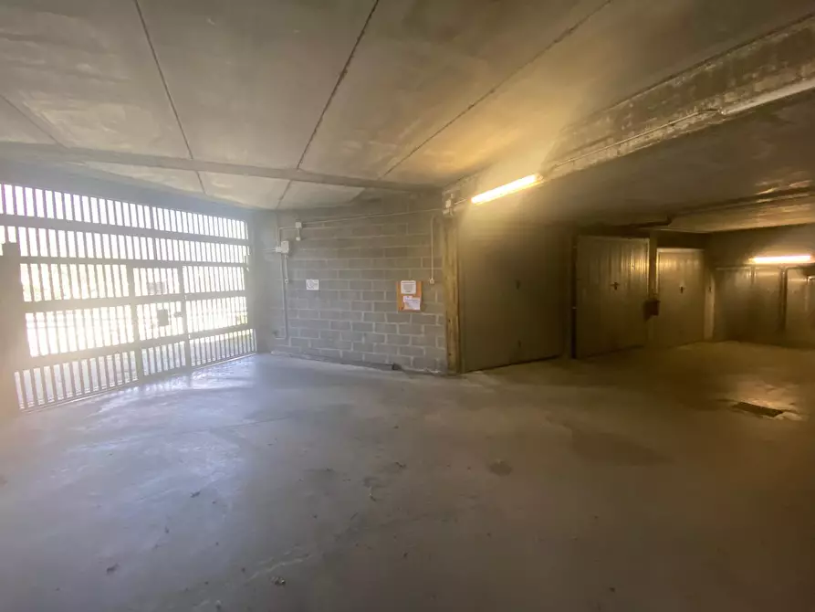 Immagine 3 di Garage in vendita  in via Tornafol a Chatillon