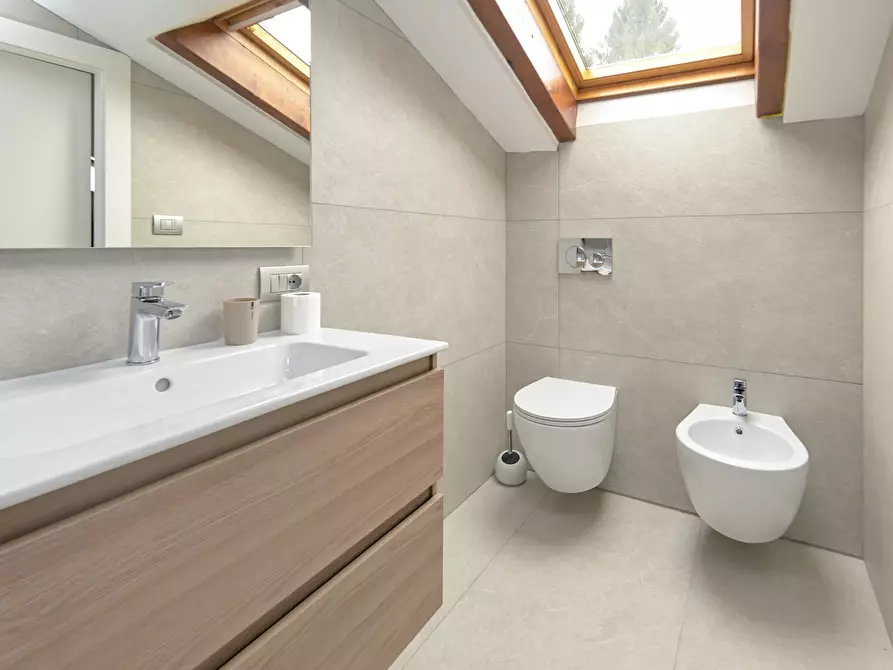 Immagine 20 di Mansarda in affitto  in strada ponte verde 5/10 a Torino