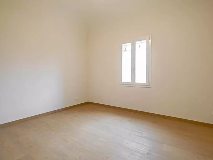 Immagine 21 di Villa in vendita  a Cascina