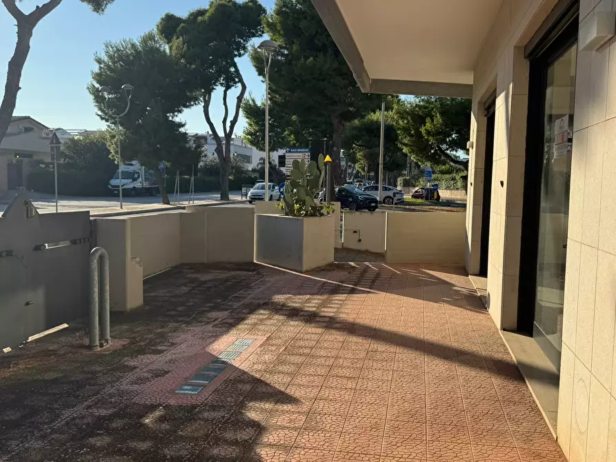 Immagine 9 di Locale commerciale in vendita  in VIA VITTORIO VENETO a Monopoli