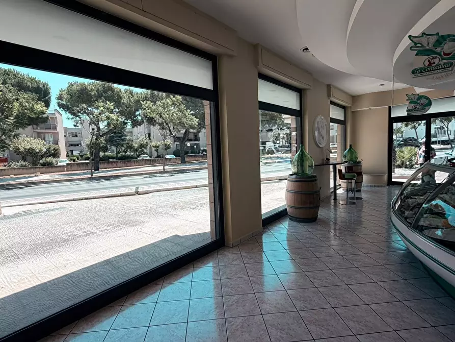 Immagine 4 di Attività commerciale in vendita  in Via Amleto Pesce a Monopoli