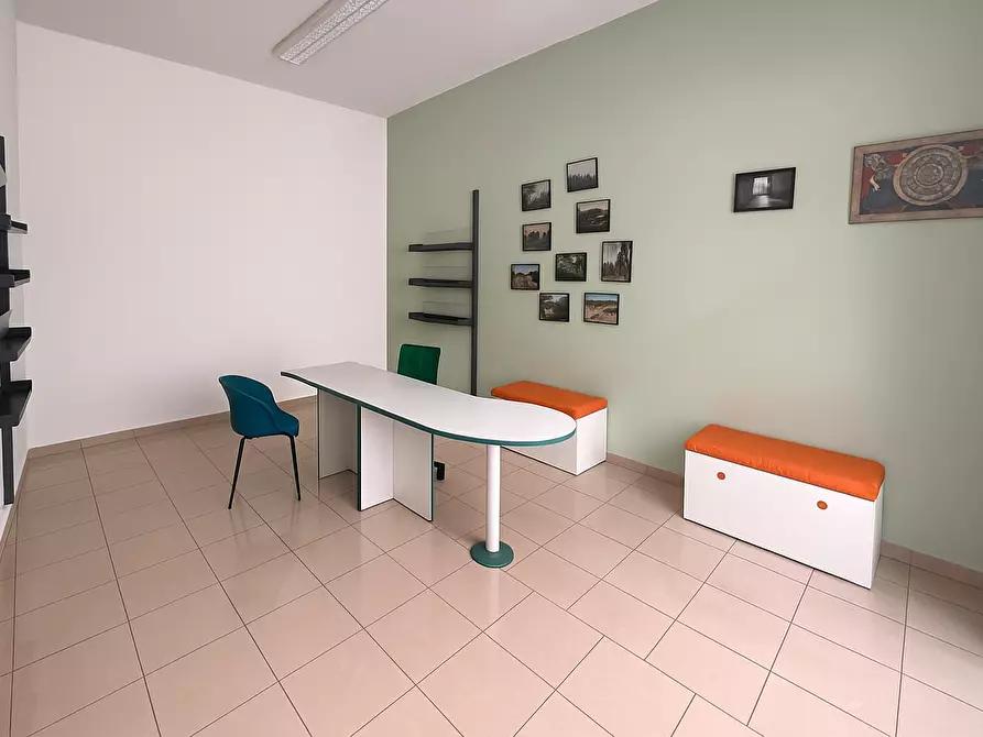 Immagine 3 di Locale commerciale in vendita  in via roma a Monopoli