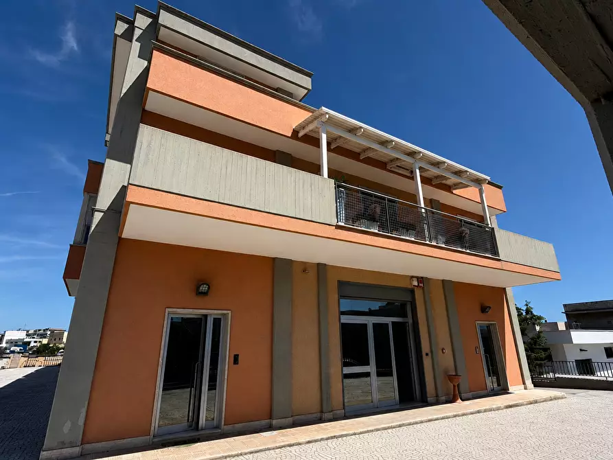 Immagine 2 di Attività artigianale in vendita  in Via Eugenio Montale 3 a Monopoli