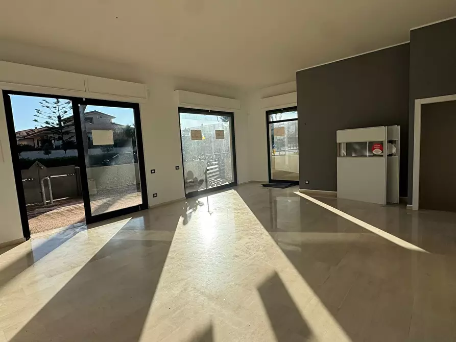 Immagine 4 di Locale commerciale in vendita  in VIA VITTORIO VENETO a Monopoli