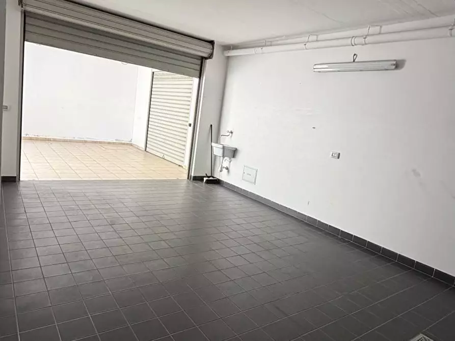 Immagine 2 di Garage in vendita  in Via Cappuccini 154/D a Monopoli