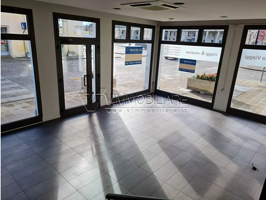 Immagine 6 di Locale commerciale in vendita  in via Carlo Porta angolo via Palladio 1 a Noventa Vicentina