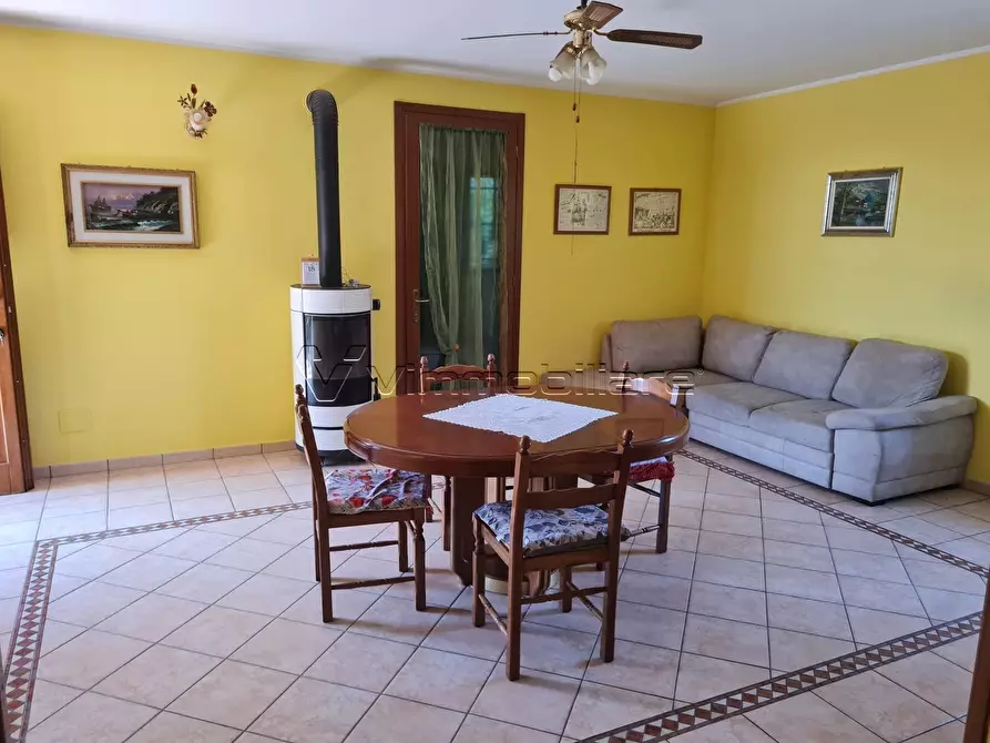 Immagine 11 di Casa indipendente in vendita  a Poiana Maggiore