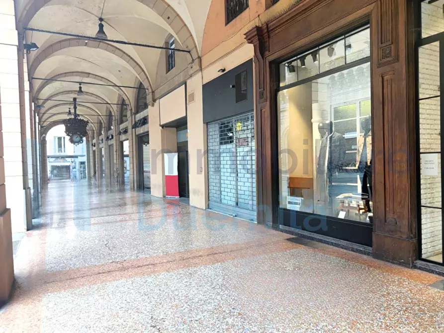 Immagine 11 di Locale commerciale in affitto  a Bologna
