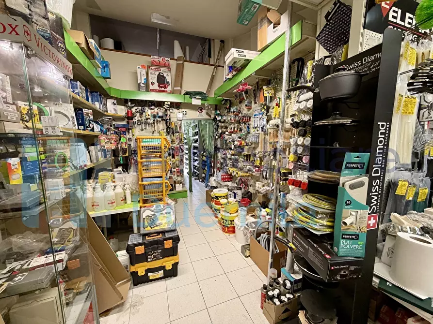 Immagine 11 di Attività commerciale in vendita  a Bologna