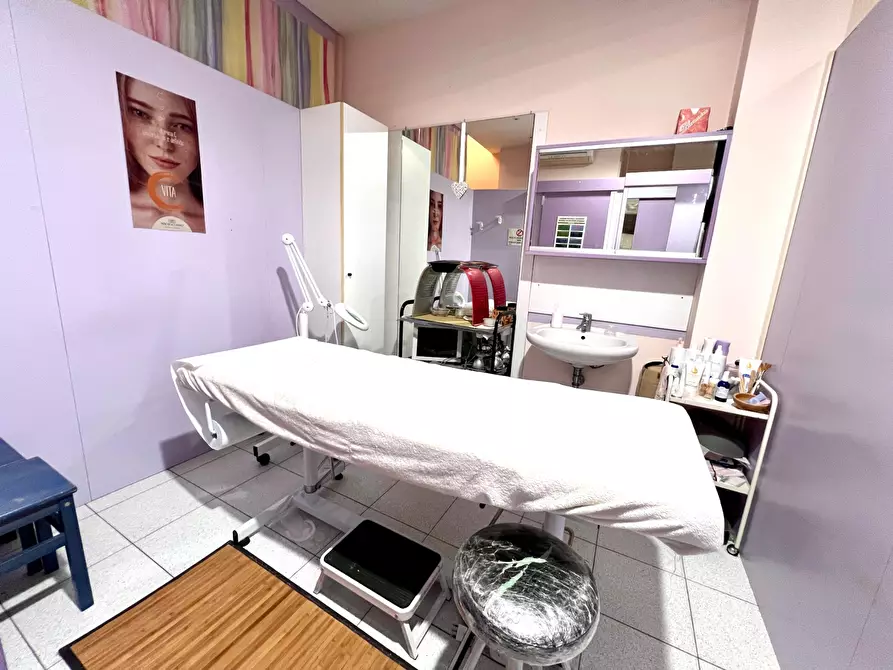 Immagine 7 di Attività artigianale in vendita  a Bologna