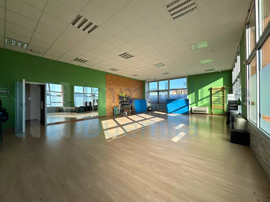 Immagine 13 di Locale commerciale in affitto  a Sant'agata Bolognese