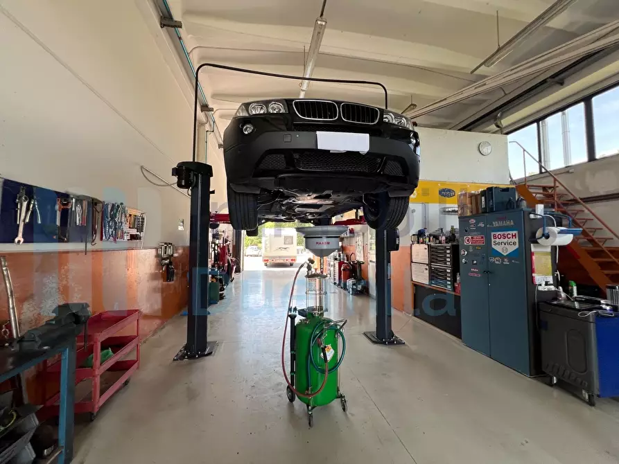 Immagine 4 di Attività artigianale in vendita  a Imola