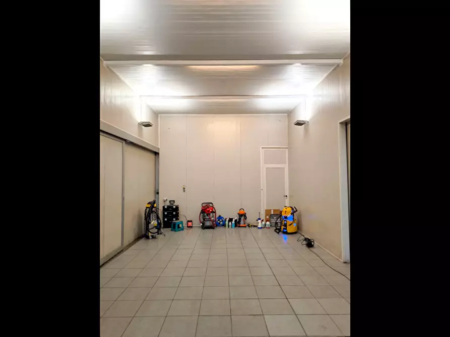 Immagine 5 di Attività artigianale in vendita  a Bologna