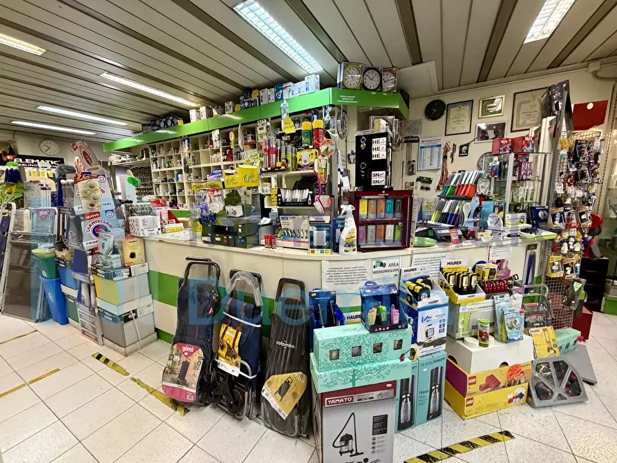 Immagine 2 di Attività commerciale in vendita  a Bologna