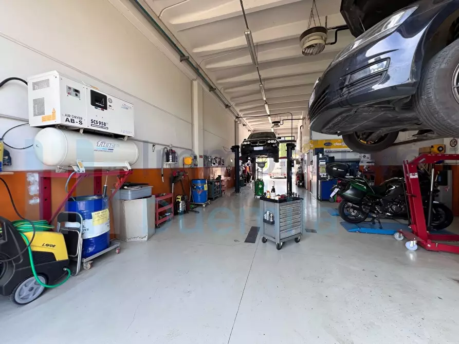 Immagine 3 di Attività artigianale in vendita  a Imola