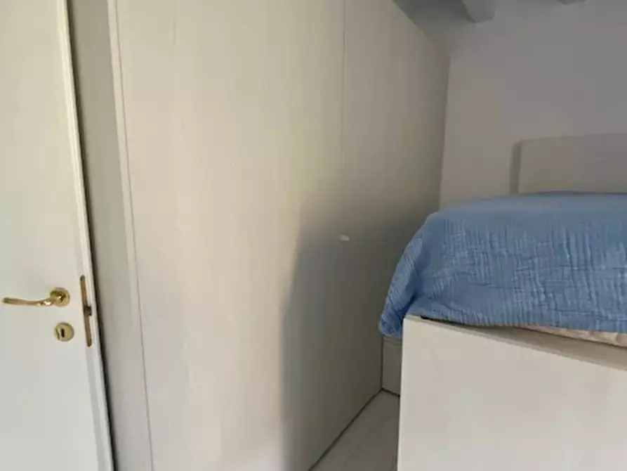Immagine 9 di Bilocale in affitto  a Desenzano Del Garda