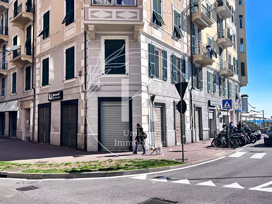 Immagine 2 di Locale commerciale in vendita  in Corso Vittorio Veneto a Savona