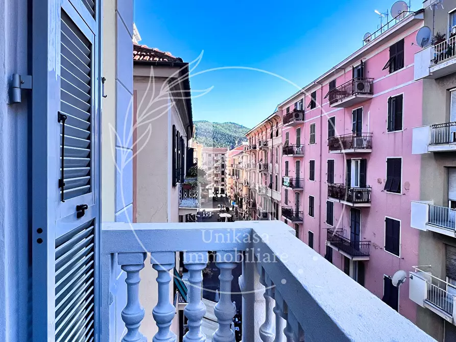 Immagine 5 di Quadrilocale in vendita  in Via Giuseppe Parini 14 a Vado Ligure