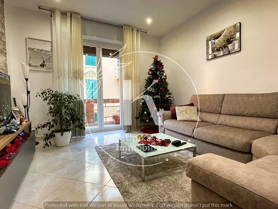 Immagine 1 di Pentalocale in vendita  in Via Antonio Gramsci 65 a Vado Ligure