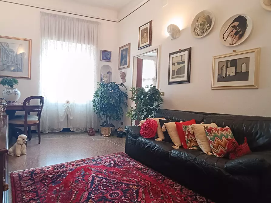 Immagine 9 di Quadrilocale in vendita  in Piazza dei Consoli a Savona