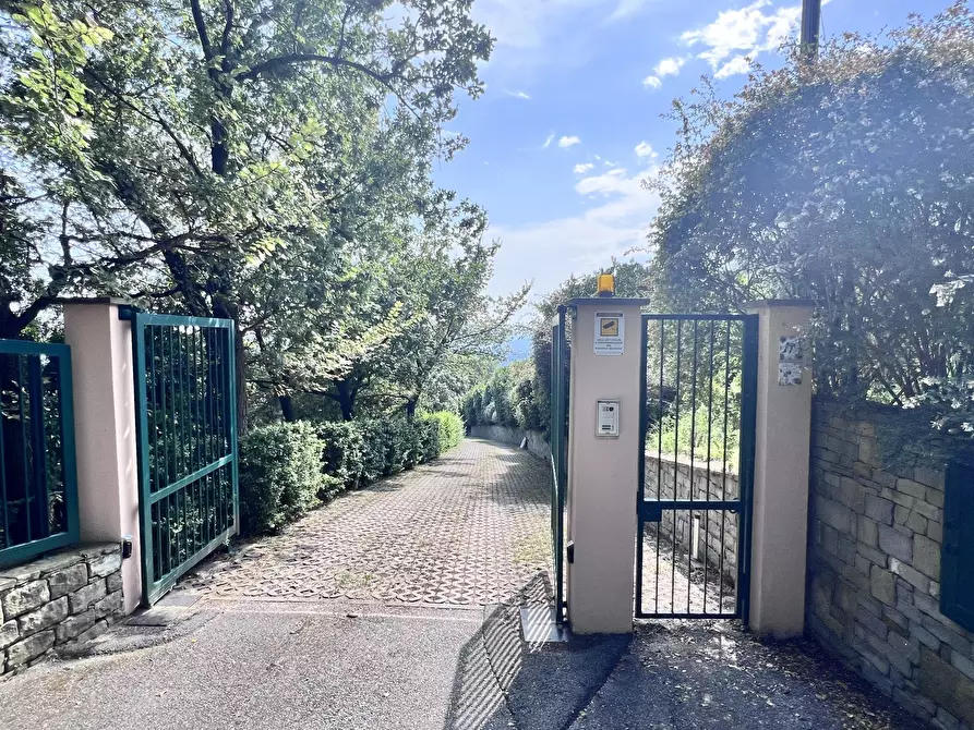 Immagine 18 di Villa in vendita  in Via Alla Strà a Savona