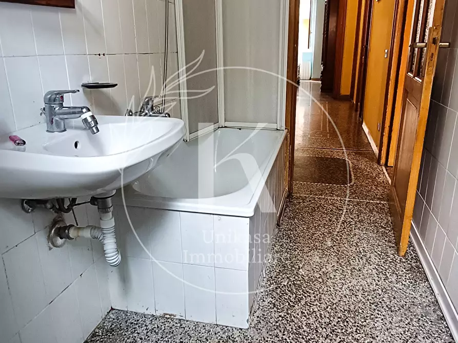 Immagine 29 di Pentalocale in vendita  in Via Santorre di Santarosa 3 a Savona