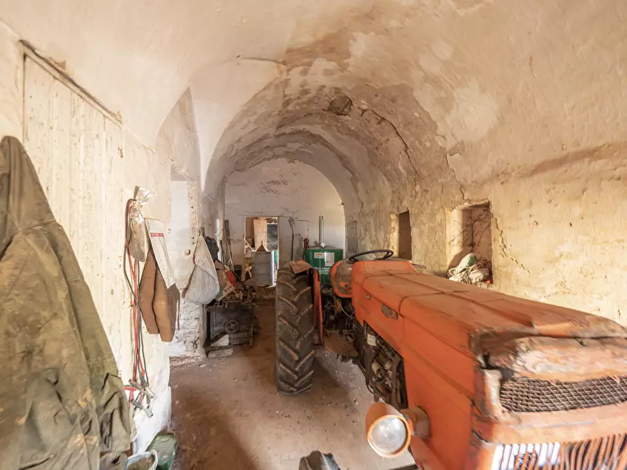 Immagine 11 di Rustico / casale in vendita  a Ostuni
