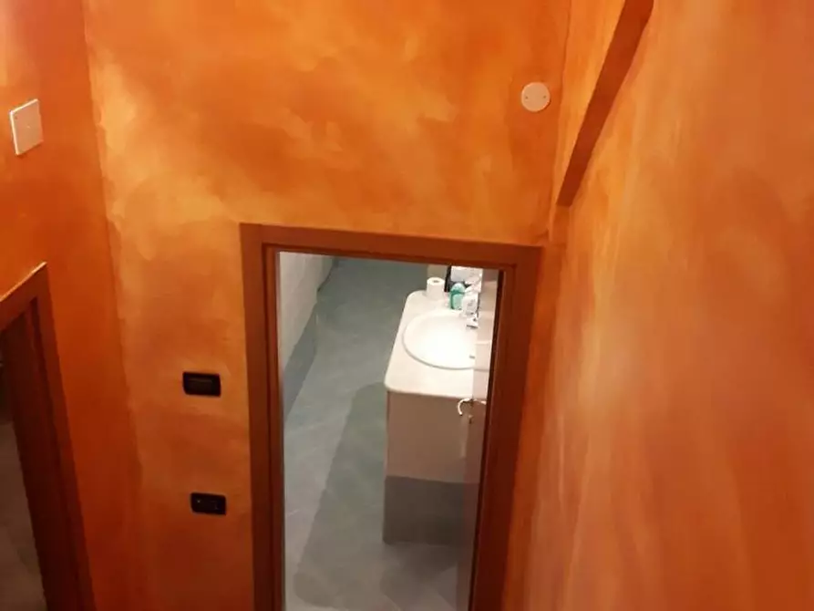 Immagine 17 di Appartamento in vendita  in via Carlina 9/8 a Urbe