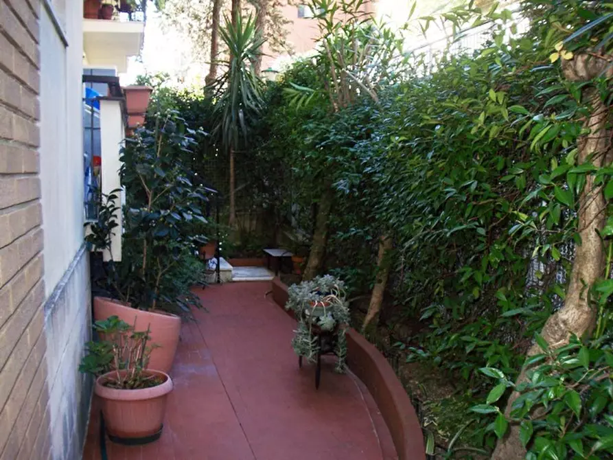 Immagine 16 di Appartamento in vendita  a Genova