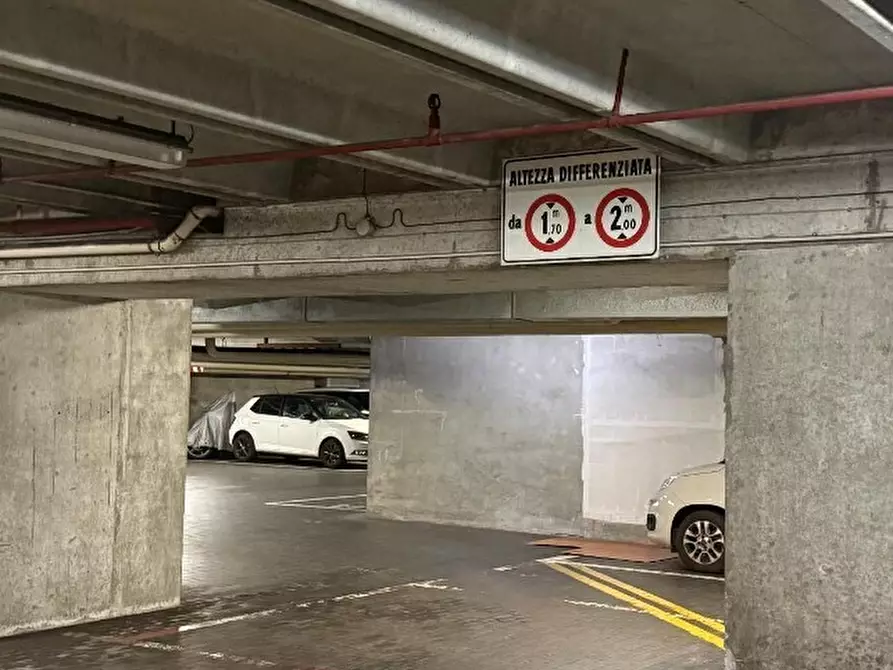 Immagine 1 di Garage in vendita  in Via Fieschi 15 a Genova