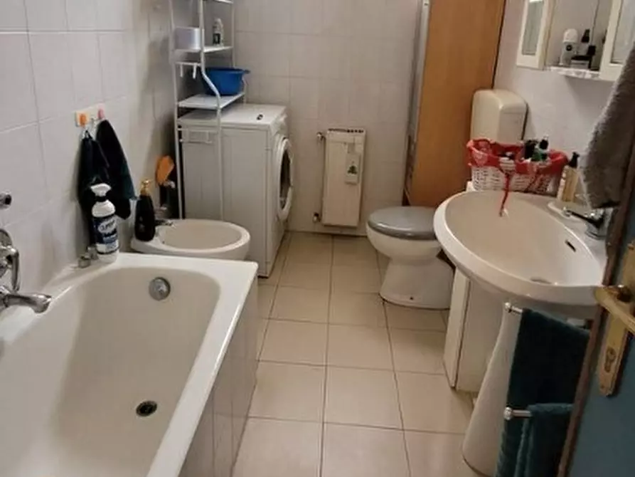 Immagine 4 di Pentalocale in vendita  in Via Ugo Foscolo 128/7 a La Spezia