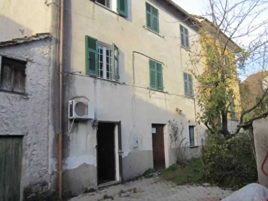 Immagine 3 di Pentalocale in vendita  in Via Insurrezione 2 a Montoggio