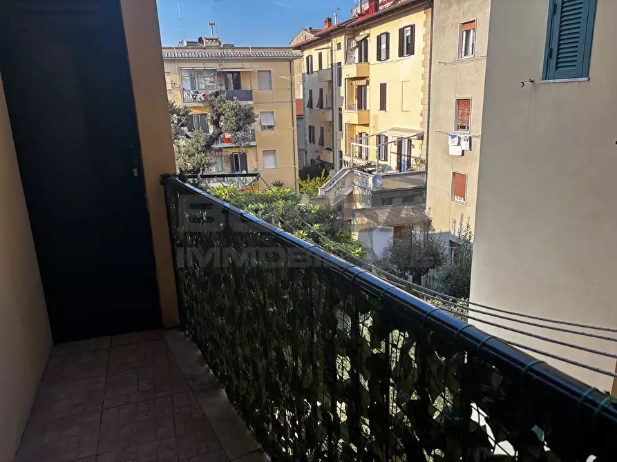 Immagine 2 di Trilocale in vendita  in Viale Giosuè Carducci 47 a Livorno