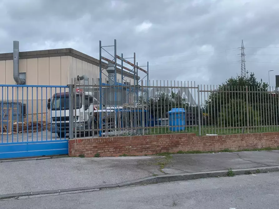 Immagine 9 di Capannone industriale in vendita  in Via Dell'artigianato 300 a Livorno