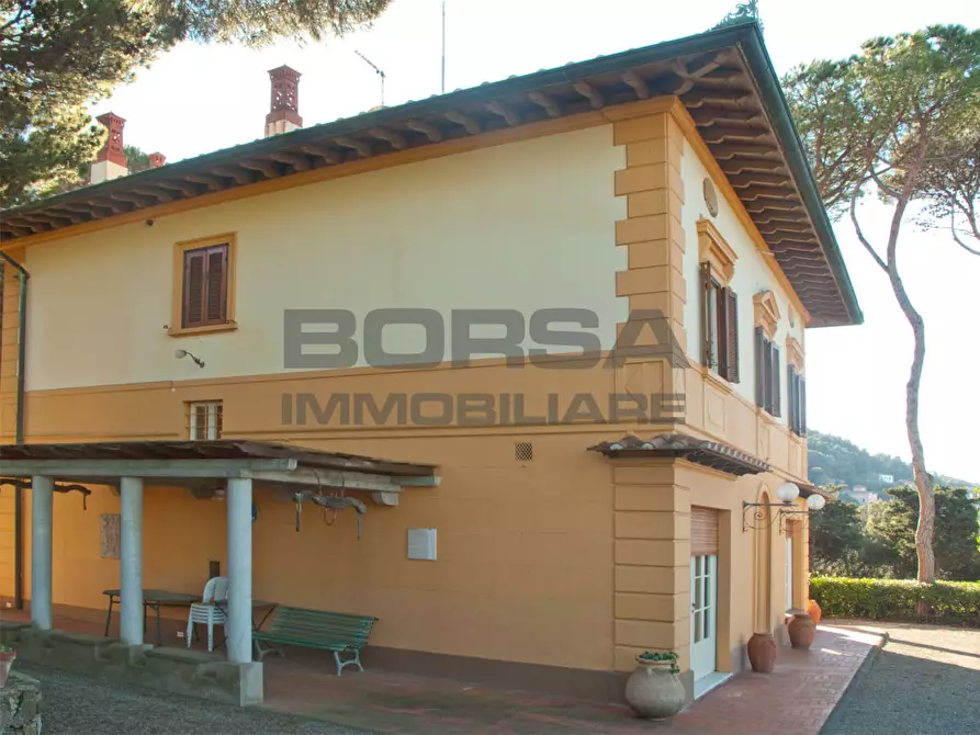Immagine 2 di Villa in vendita  in Via Bayron 2 a Livorno