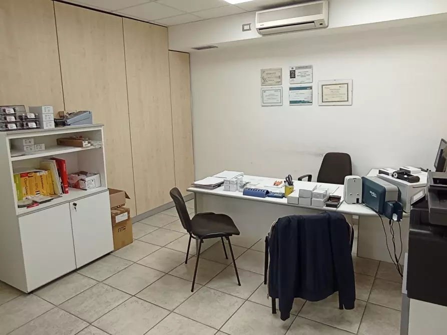 Immagine 9 di Ufficio in vendita  a Ragusa