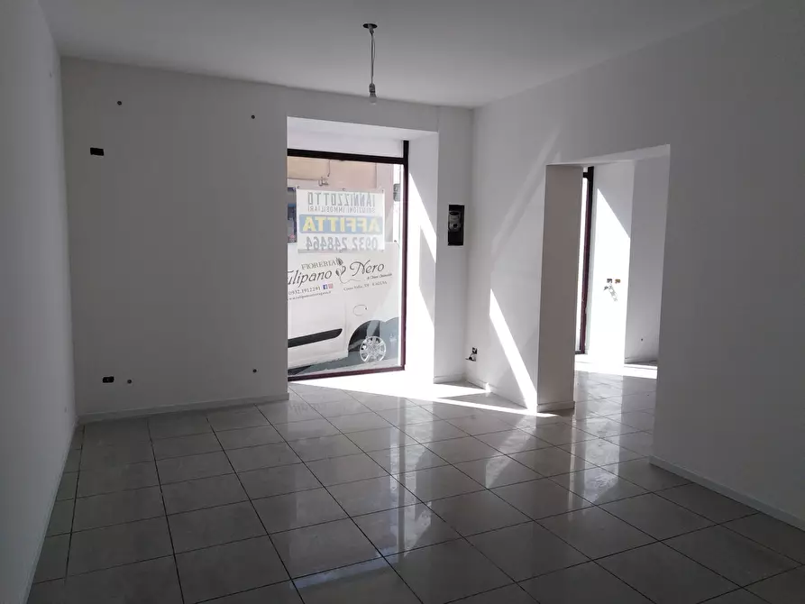 Immagine 2 di Locale commerciale in affitto  a Ragusa