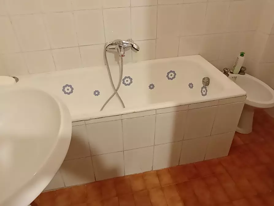 Immagine 9 di Pentalocale in vendita  a Ragusa